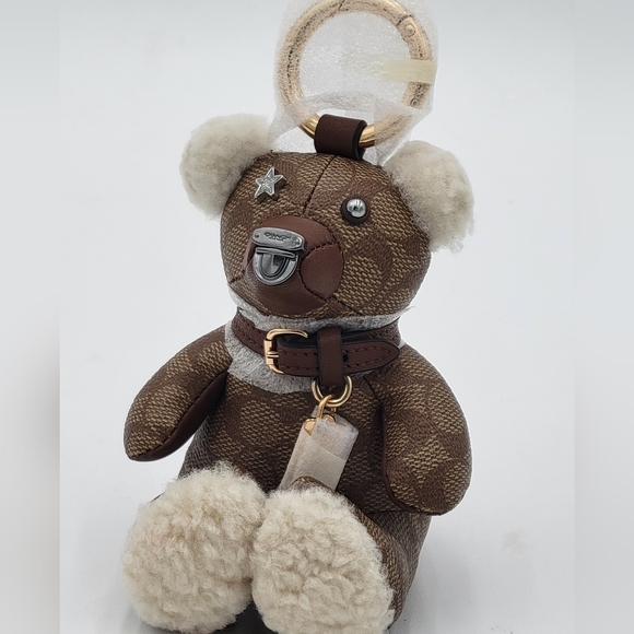 💥NWT💥 Coach Signature Bag Bear Charm Key Chain - Picture 1 of 7